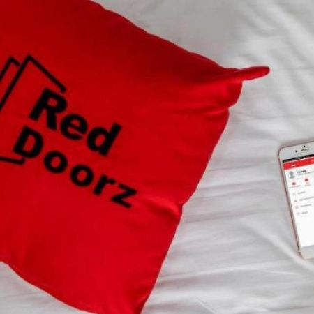 Reddoorz Near Universitas Wijaya Kusuma Surabaya Exterior foto