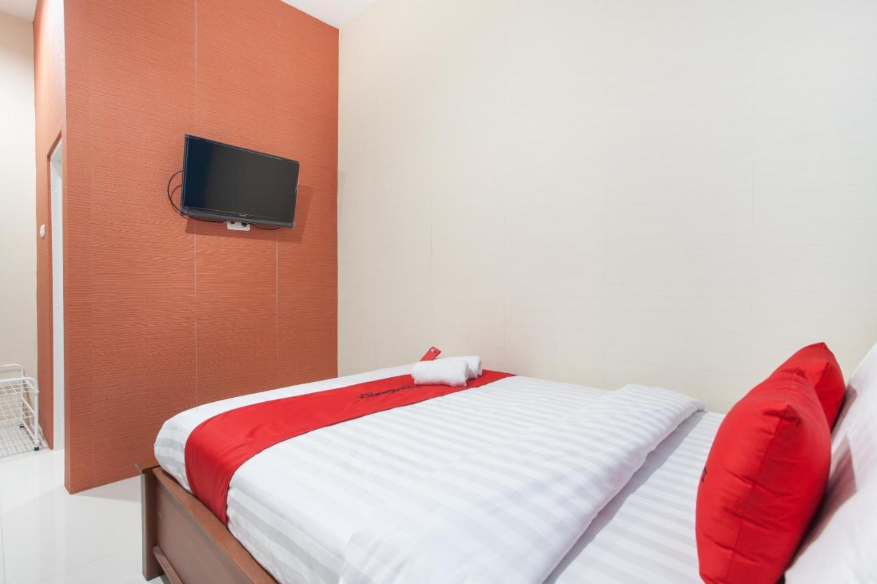 Reddoorz Near Universitas Wijaya Kusuma Surabaya Exterior foto